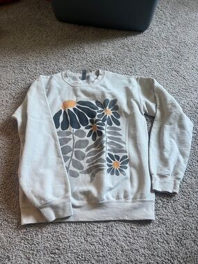Gildan Cream Crewneck Sweatshirt with Floral Graphic